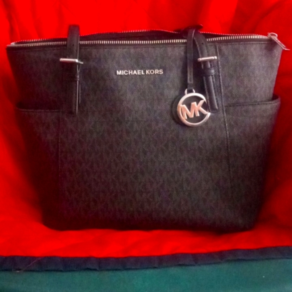 Micheal kors purse